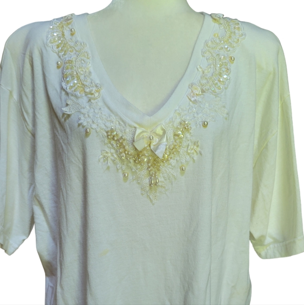 PEARL SEQUIN AND BOW EMBELLISHED TEE